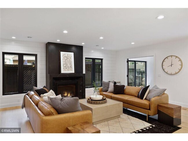 Foto del edificio - 2210 Edgcumbe Rd
