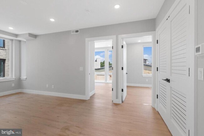Building Photo - 1144 Frankford Ave