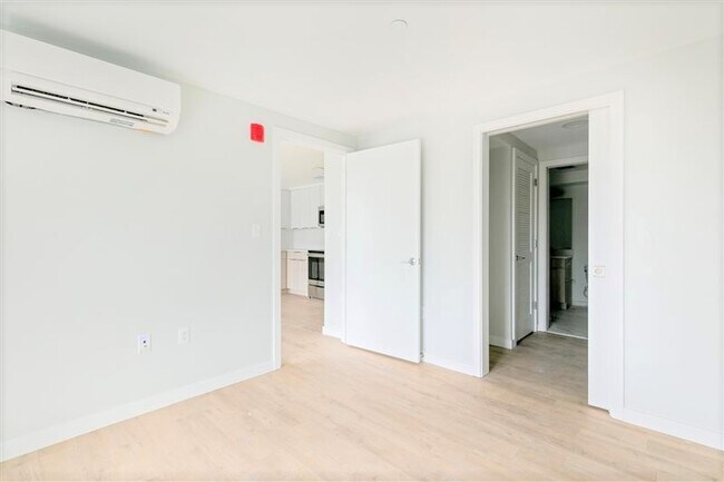 Building Photo - 10 Soden St