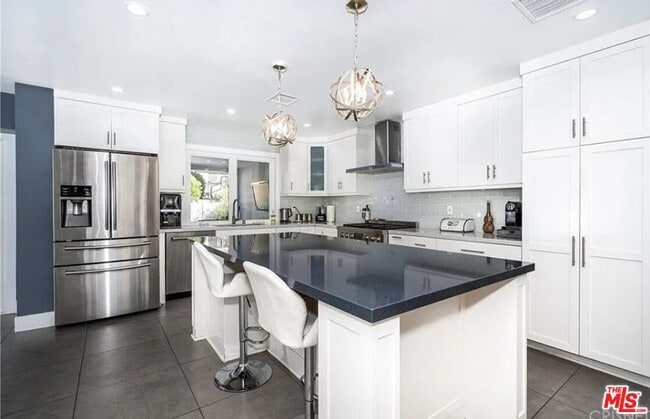 Foto del edificio - 6140 Rhodes Ave