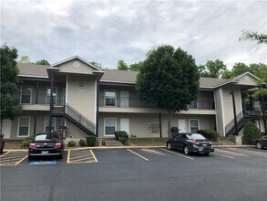 Building Photo - 1774 N Gregg Ave