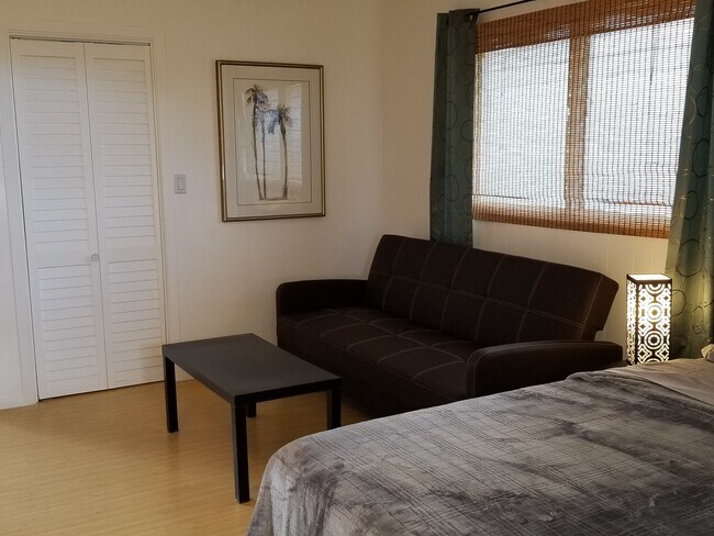 Walk in closet louvered door - 1675 Malakia Street Unit #2