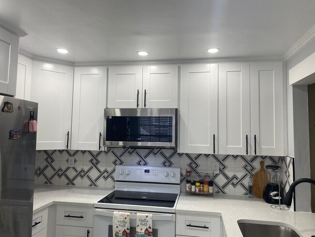 Building Photo - 448 NE 210th Cir Terrace