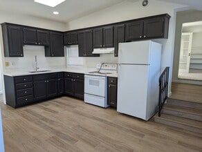 Building Photo - 2221 Suncrest Blvd