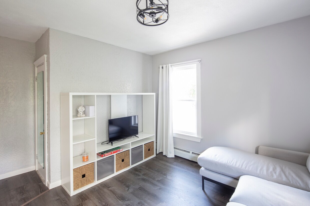 Foto principal - 879 Newport Ave