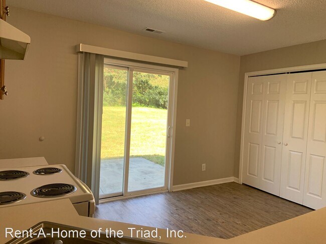 Building Photo - 3 br, 2 bath House - 4613 Mallard Creek Drive