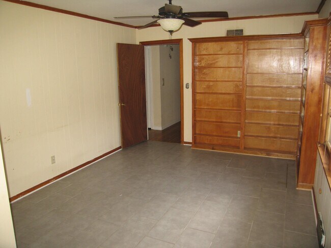 Foto del edificio - 5055 Howard Pl