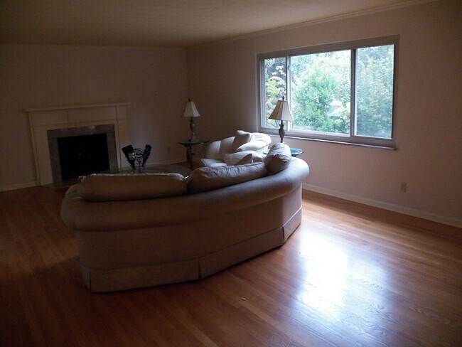 Photo - 200 Suburban Rd House