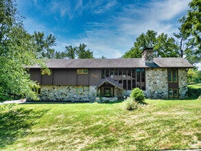 Building Photo - 2400 Ridgefield Rd