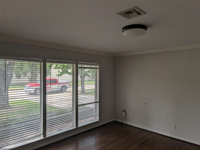 Foto del edificio - 5310 Windswept Ln