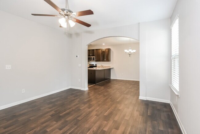 Building Photo - 255 Magnaview Dr