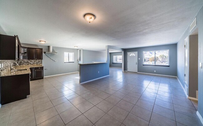 Building Photo - 4870 Mcgregor Dr