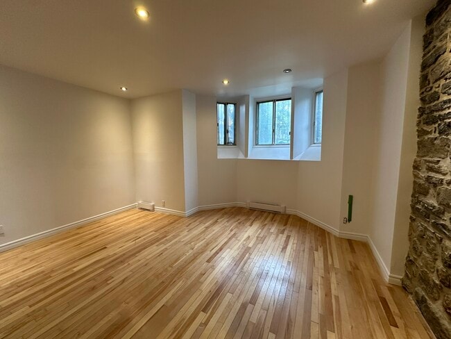 Building Photo - 5944-5950-5956 Avenue du Parc