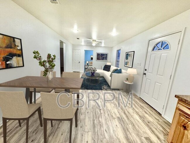 Foto del edificio - 2121 E Broadway