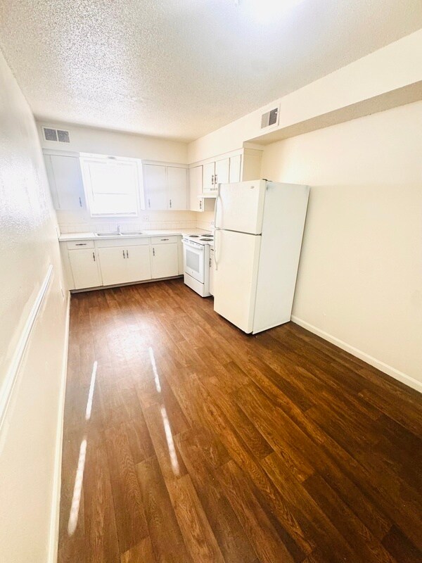 Foto del edificio - 1415 W Maple Ave