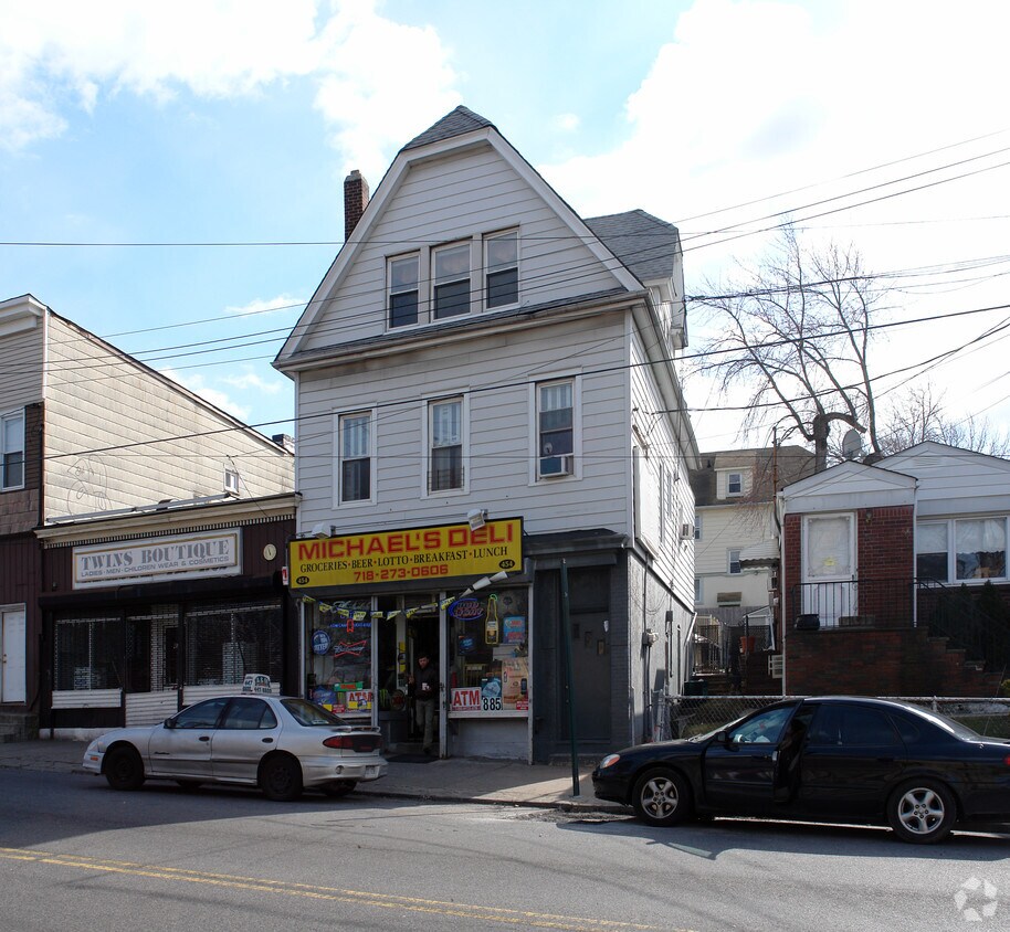 Building Photo - 454 Castleton Ave