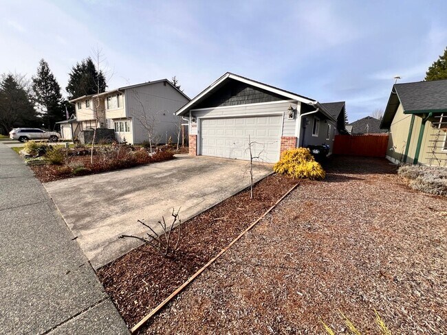 Foto del edificio - 3Bed 2Bath Single Level Avail. April 7th Move-In