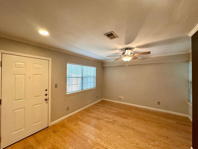 Foto del edificio - 2/2.5 Townhome in Desirable North Austin