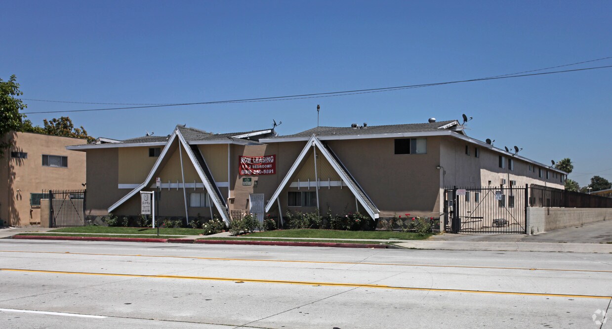 Primary Photo - Regency-Baldwin Apartments