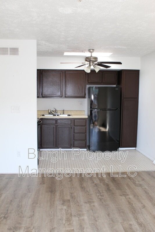 Building Photo - 534 Fallowfield Ave