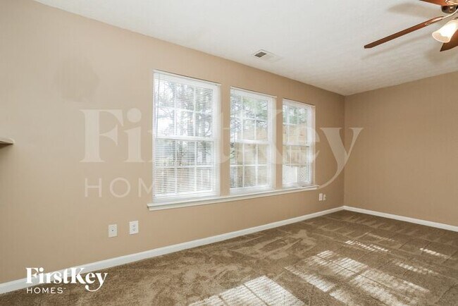 Building Photo - 1221 Andrews Dr