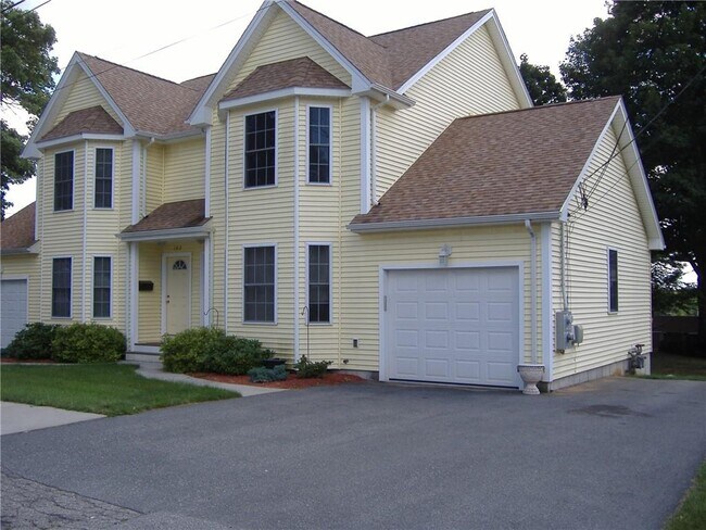 Building Photo - 104 Hill Dr