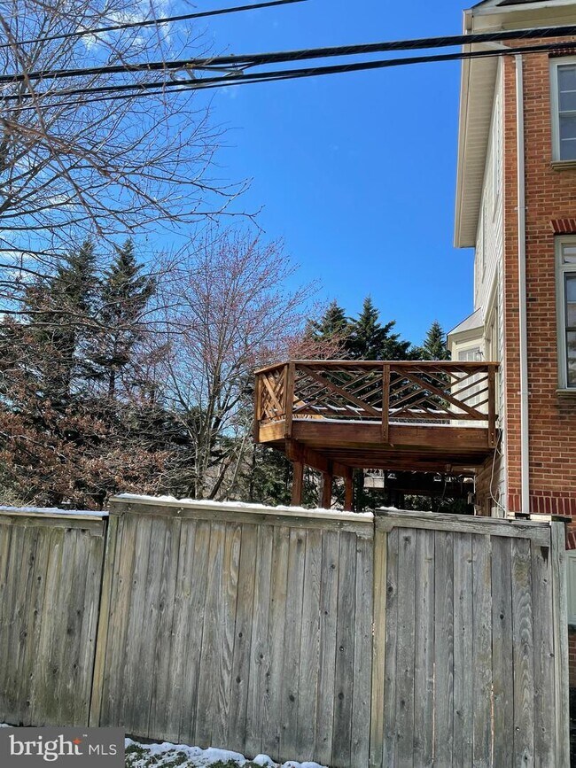 Building Photo - 8021 Kidwell Ct
