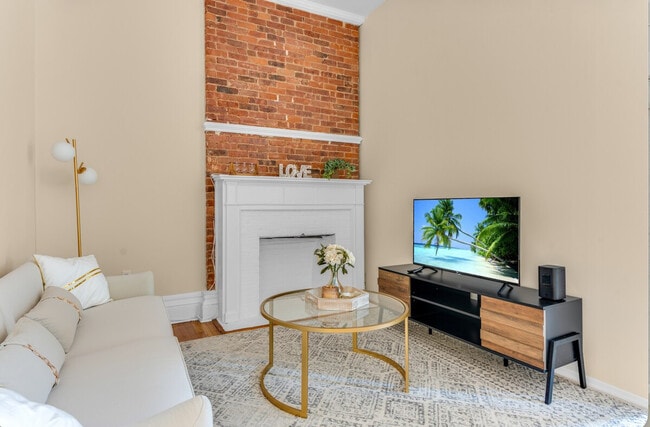 Building Photo - 45 Monroe Pl