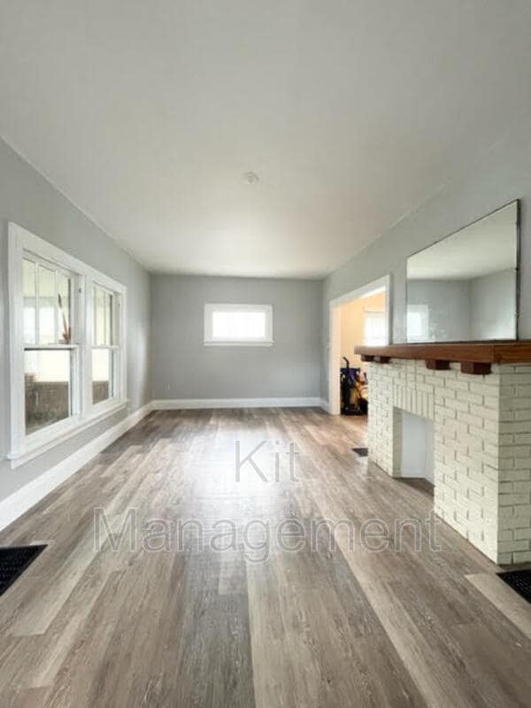 Foto del edificio - 434 W Poinsetta Ave