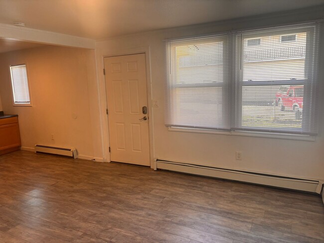 Building Photo - 3604 Oregon Dr