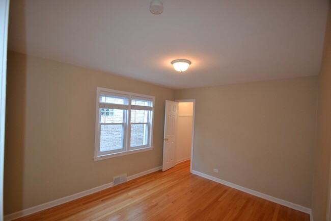 Building Photo - 3010 N Odell Ave