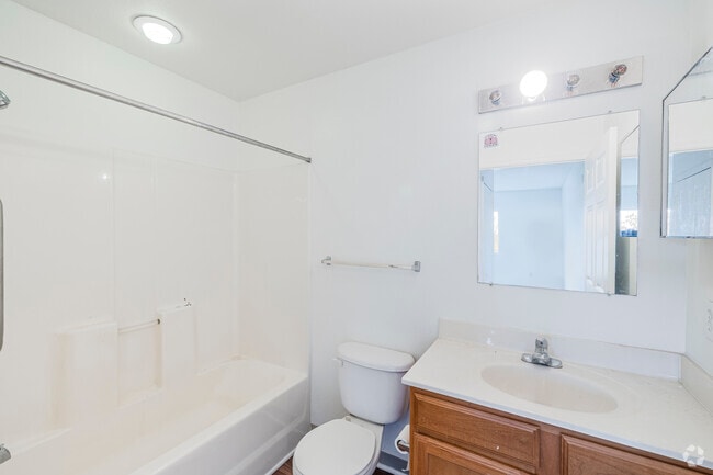 2BR, 2BA - 959SF - Primary Bathroom - Frontier Ridge Apartments