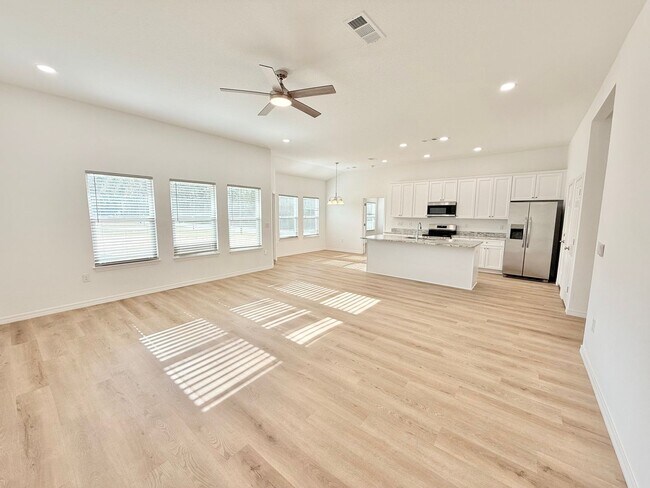 Foto del edificio - Spacious 4-Bedroom Home - New Construction