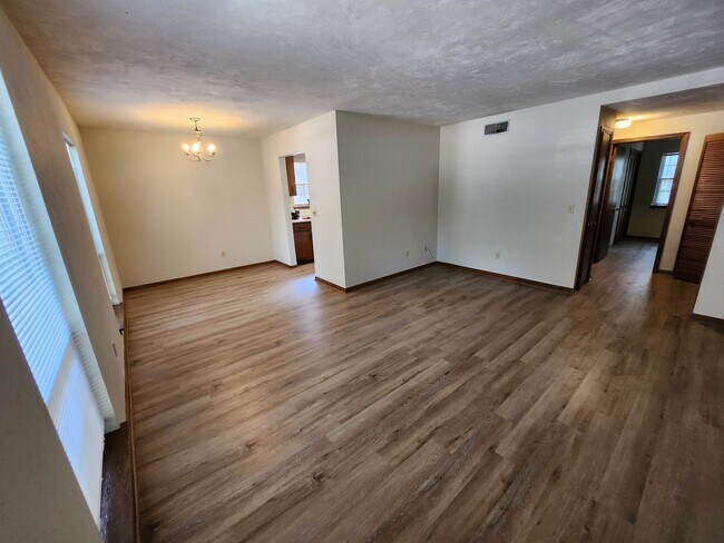 Foto del edificio - 2061 Rickards Rd