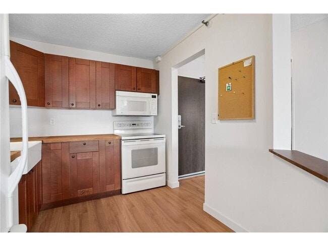 Building Photo - 78 10th St E