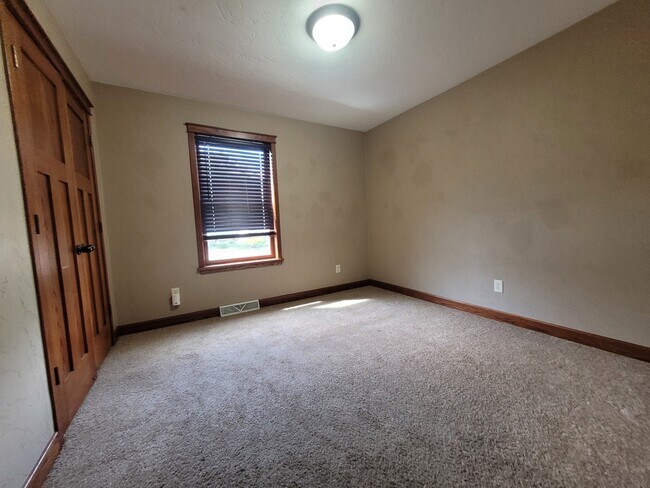 Building Photo - 3504 N Erin Dr