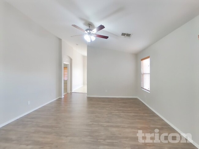 Building Photo - 6740 E Summerset Rd