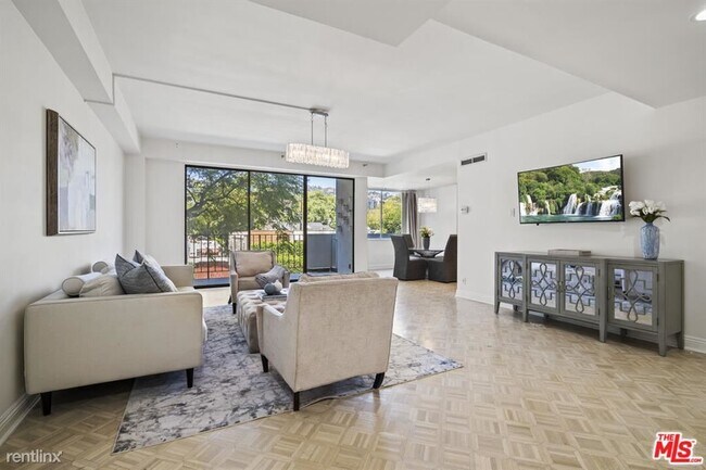 Building Photo - 2 br, 2 bath Condo - 818 N Doheny Dr Apt 205