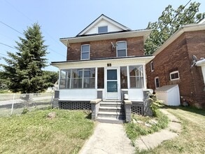 Building Photo - 55 Prince St S