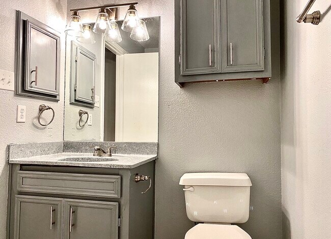 Building Photo - 3030 Ashley Pl