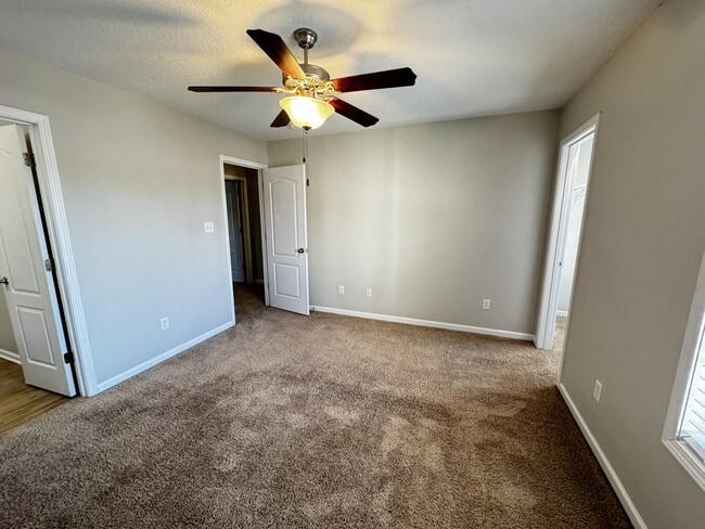 Foto del edificio - 147 Glen Cannon Drive