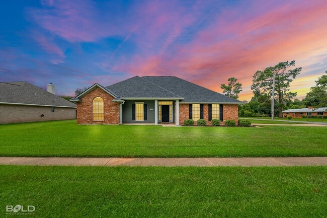 Foto del edificio - 2327 Middle Creek Blvd