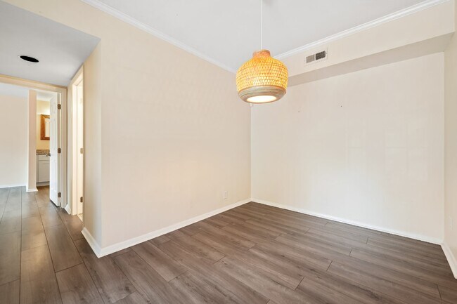 Foto del edificio - Charming 2-bedroom, 2-bath apartment in Wo...