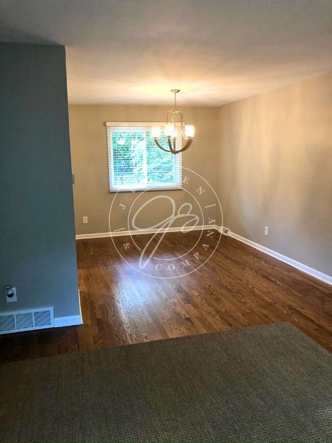 Building Photo - Beautiful 4-Bedroom Home in Lincoln Wood –...