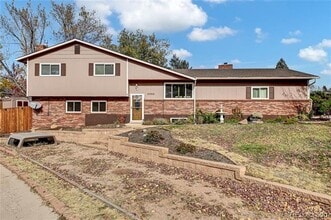Building Photo - 2990 Roche Dr S
