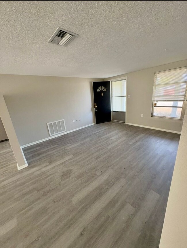 Foto del edificio - 7936 Pineapple Ln