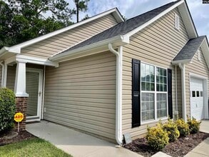 Building Photo - 1027 Glencroft Dr