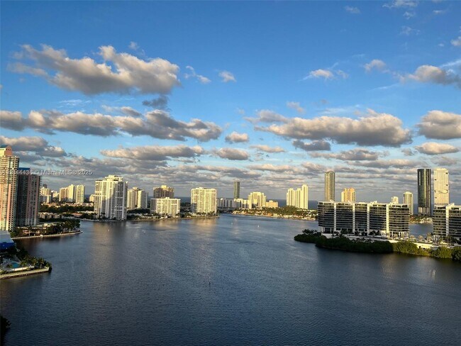 Foto del edificio - 3301 NE 183rd St