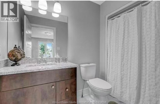 Photo du bâtiment - 363 Curry Ave