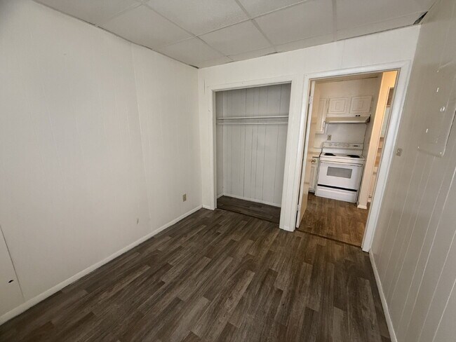Foto del edificio - Charming 1-Bedroom Retreat in Heart of Seminole